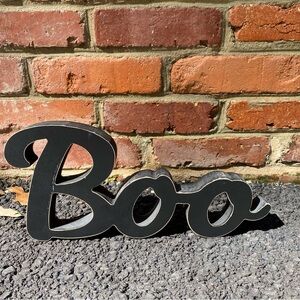 008 Black 'Boo' Halloween Sign